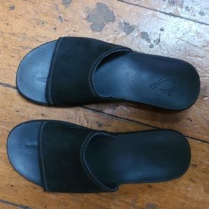 Olukai slides